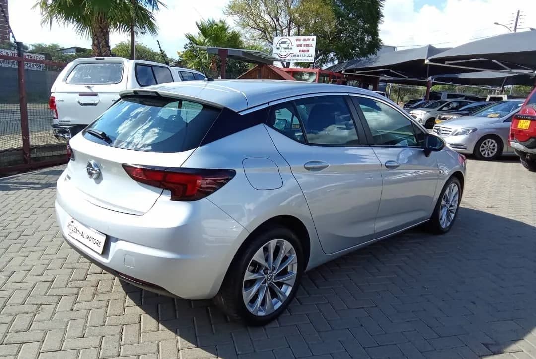 Opel Astra 1.0T ENJOY